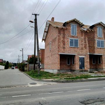 Продаж котеджів.