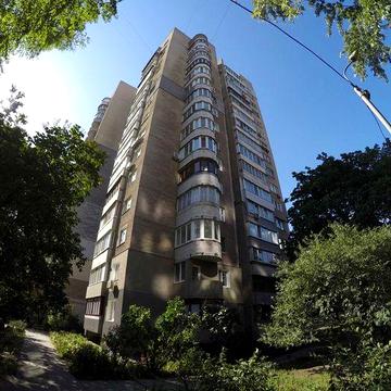 2-кімнатна біля метро Лівобережна, оренда. Заїжджай і живи!