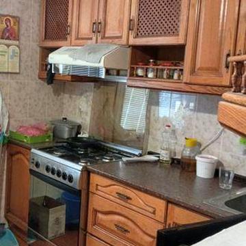 Продам велику 4-и кім.квартиру в р/ні  5 кутів!