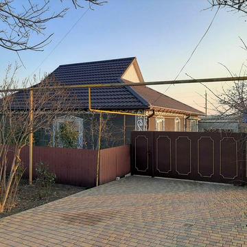 Продам будинок  з великою ділянкою землі в центрі  м. Березівка.