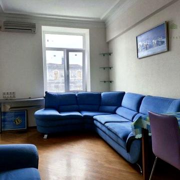 Продам 3к квартиру с ремонтом пл.Конституции, дом со шпилем