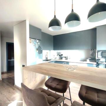 Сдам 2-х ком.65 м.кв. свет есть всегда/ Пр.Науки,108./ Центр/Дафи