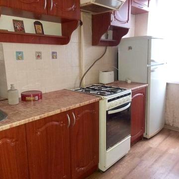 СДАЕТСЯ 2 ком квартира БМВ дом 32, 2 этаж.