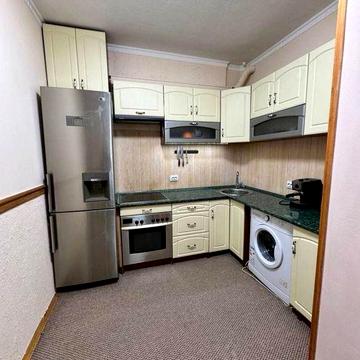 Продається двох кімнатна квартира з ремонтом в центрі міста