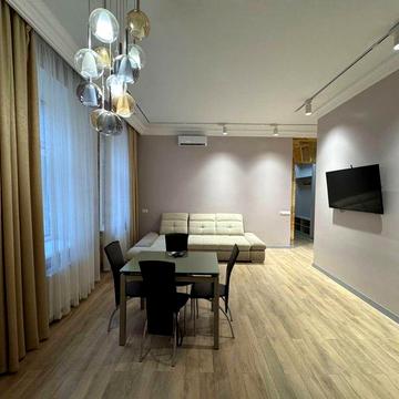 Большая квартира с ремонтом - 68.5м. Дерибасовская/Екатериненская