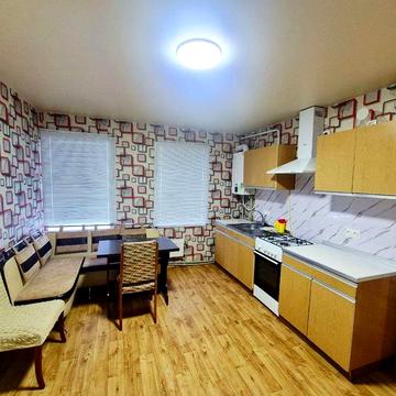 Оренда будинку в центрі з заїздом для авто