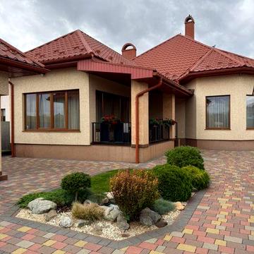 Продаж будинку з великою ділянкою