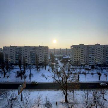 Перша здача двокімнатної квартири в спальному районі міста.