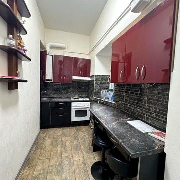 Продам 3-х кімнатну квартиру в Центрі