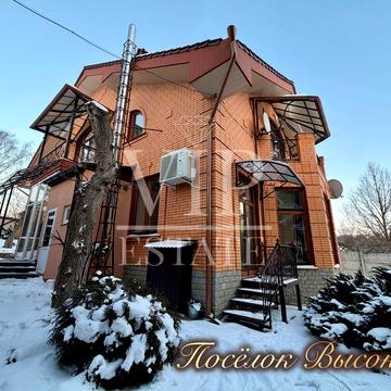 Продам дом 280 м.кв.,15 соток, с выходом к озеру в посёлке Высокий