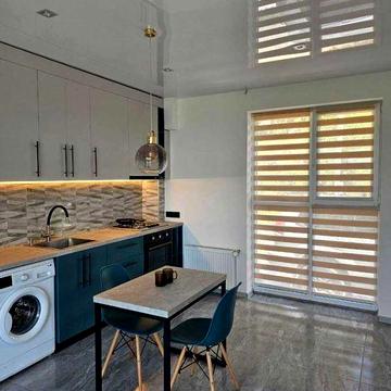 Здається затишна студія у центрі.