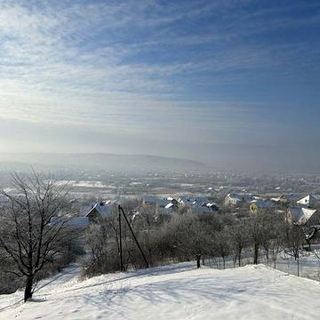 Продається будинок в дуже гарній локаціі ,з велик та гарним  на  місті
