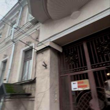 Царский дом на ул. Еврейской. 3 комнаты + мансарда, закрытый двор