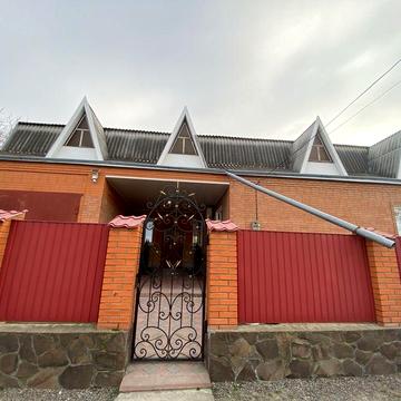 Гарний будинок біля автовокзалу