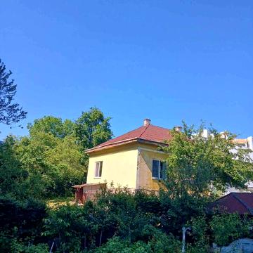 ½ будинку садибного типу з окремою адресою та ділянкою 6 сот+півпідвал