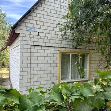 Продаж  дачного будинку із земельною ділянкою