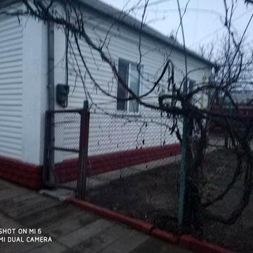 Здам півбудинку на богунії