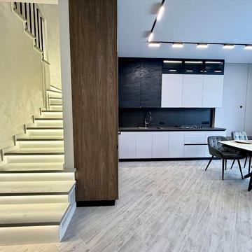 Таунхаус з новим ремонтом , меблі/техніка ,