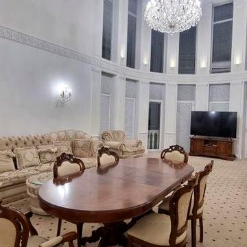 Конча Заспа Козин Золотые Ворота дом с бассейном и выходом на Козинку