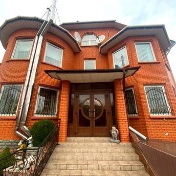 Івана Багряного, 4