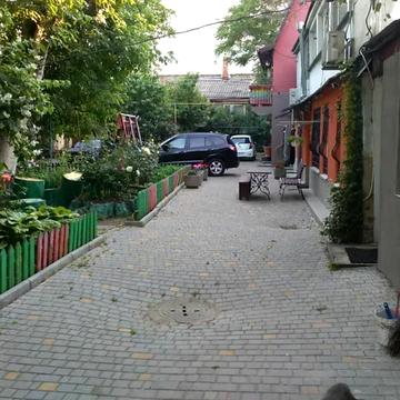 Ніжинська вул., 48