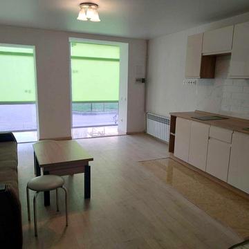 Лузанiвка, простора квартира-студiя у новому будинку, cвiй вхiд vys-02