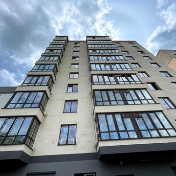 Продаж 1-к квартири у зданому будинку, вул. Майбороди