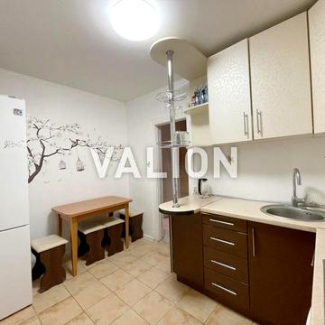 Срібнокільська вул., 14