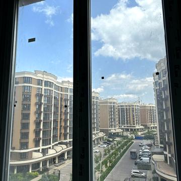 Академіка Амосова вул., 67