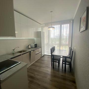 Зарічна вул., 2 к1