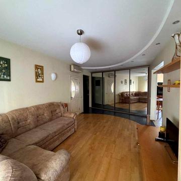 Світла 2-кімнатна квартира по пр-т Петра Григоренка, 13