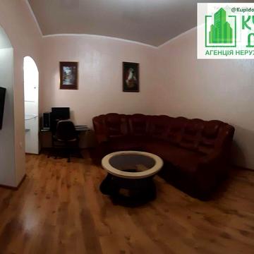 Продам трикімнатну квартиру.