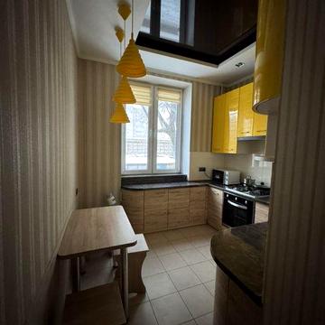 Сдам 2 комн квартиру в центре