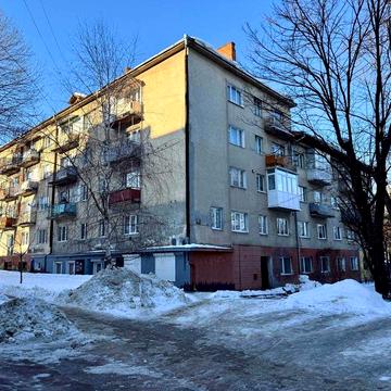 3 кімнатна з гаражем у центрі