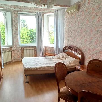 Прорізна вул., 13