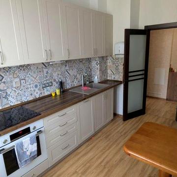 Продам 2 кв.квартиру біля ТЦ Район, Троєщина