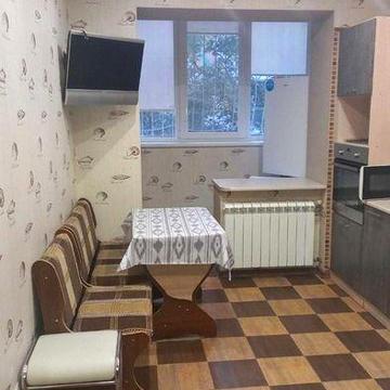 Продам 1 ком. квартиру , ул. Высоцкого , газовый дом