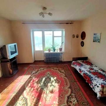 Продам 2-комн. квартиру на 2-ом этаже, 9 м-район Левого берега.