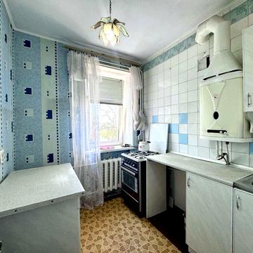 Космонавтів вул., 98