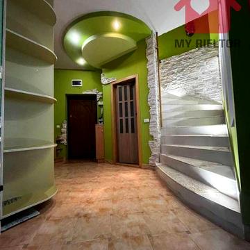 Продаж трикімнатної квартири по вул.Можайського