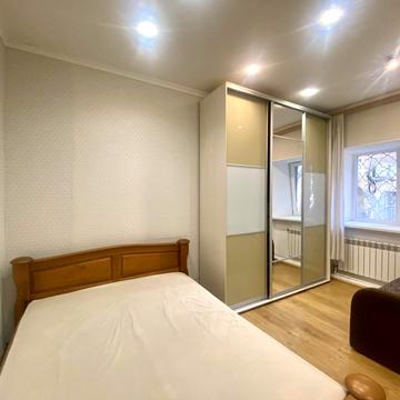 Соборна пл., 12