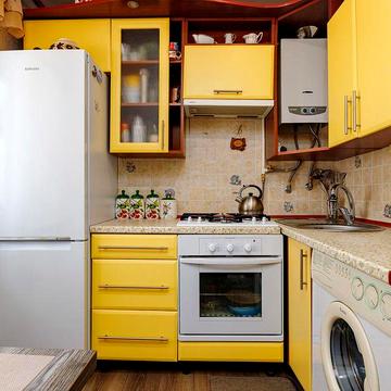 Продається простора 2-кімнатна квартира на Окружній