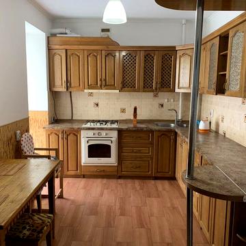 Оренда н/особняка в самому Центрі міста, гараж,подвіря,без господарів