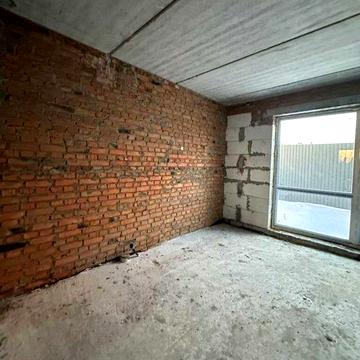 Продаж таунхаса в гарному місці площа 75,2 кв.м. Без ремонту. Вигідно!