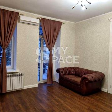 Квартира в історичному будинку на Подолі вул. Межигірська, 22