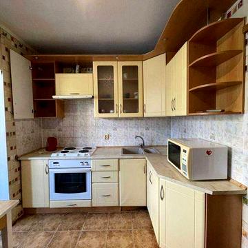 Кв.60 кв.м., 1 поверх, Ревуцького 19/1. Ст.м."Харківська". Без комісії