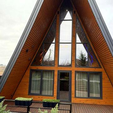Будинок A-Frame у Бучі з піччю