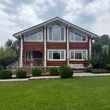 Будинок у Бучі зі зрубу з банею