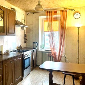 Уютна 4к квартира , р-н Центрального ринку