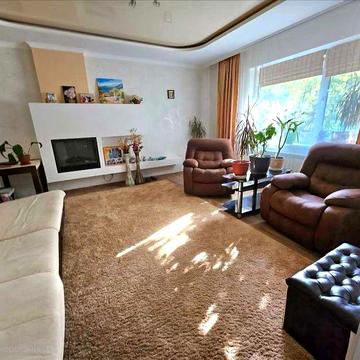 Шикарний будинок з приємною атмосферою у передмісті